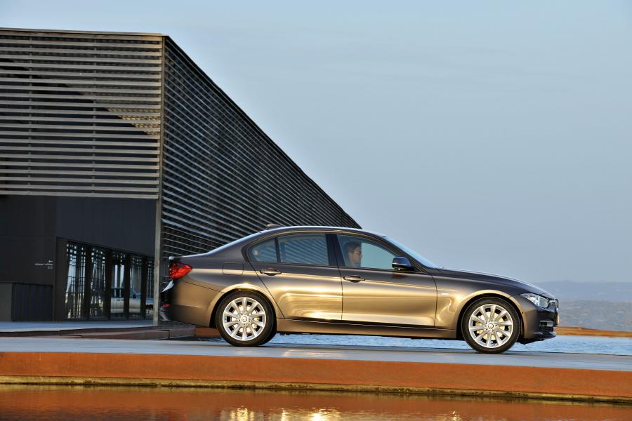  BMW 3-Series Modern Line 2011 года  (фото 12 из 15)